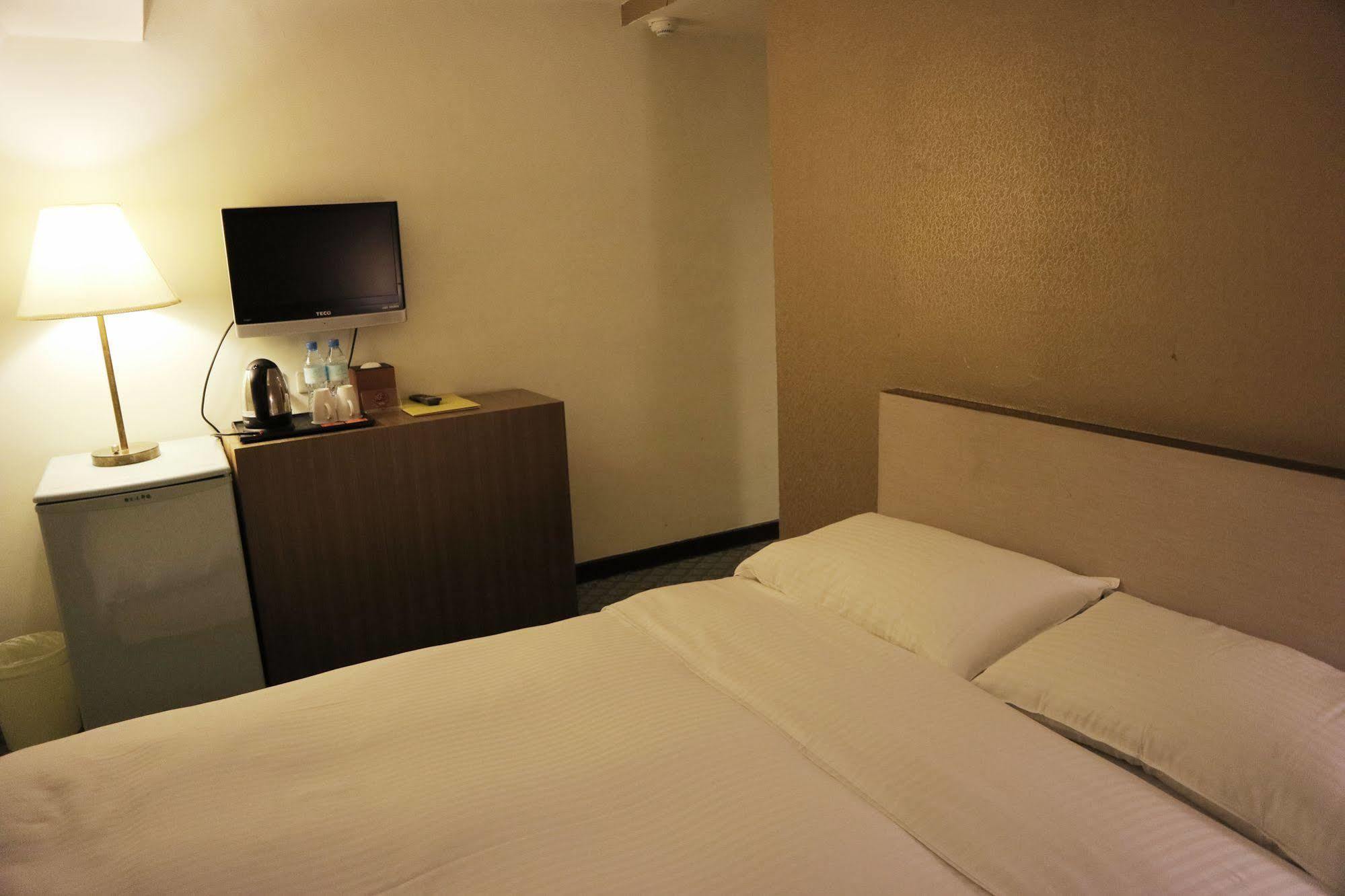 New World Hotel Taipeh Exterior foto